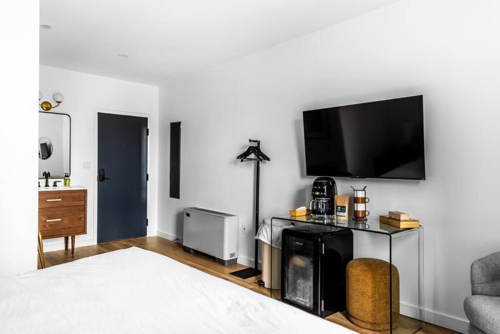 The Phenix, Historic Bldg, King Bed, # 305 * Bangor