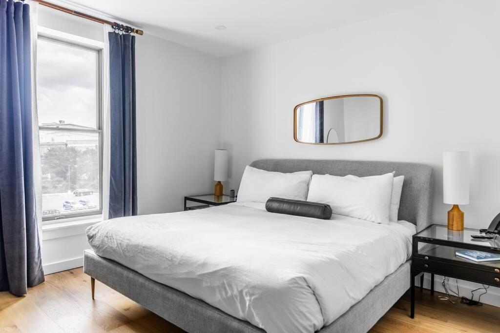 Apartment The Phenix, Historic Bldg, King Bed, # 305 Bangor