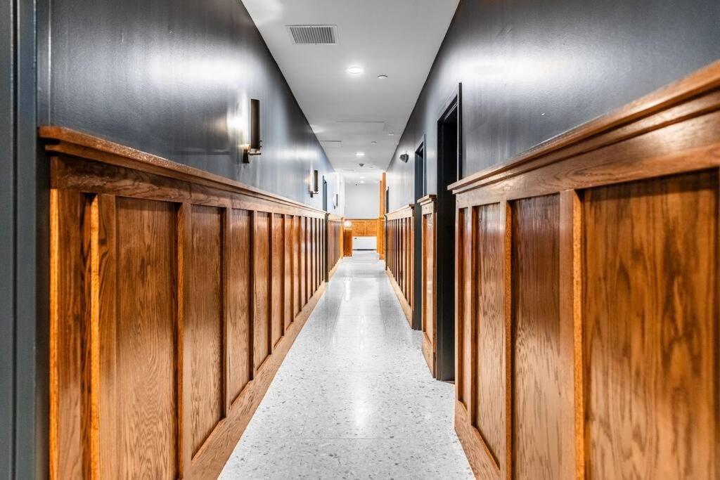 The Phenix, Historic Bldg, King Bed, # 305 Bangor