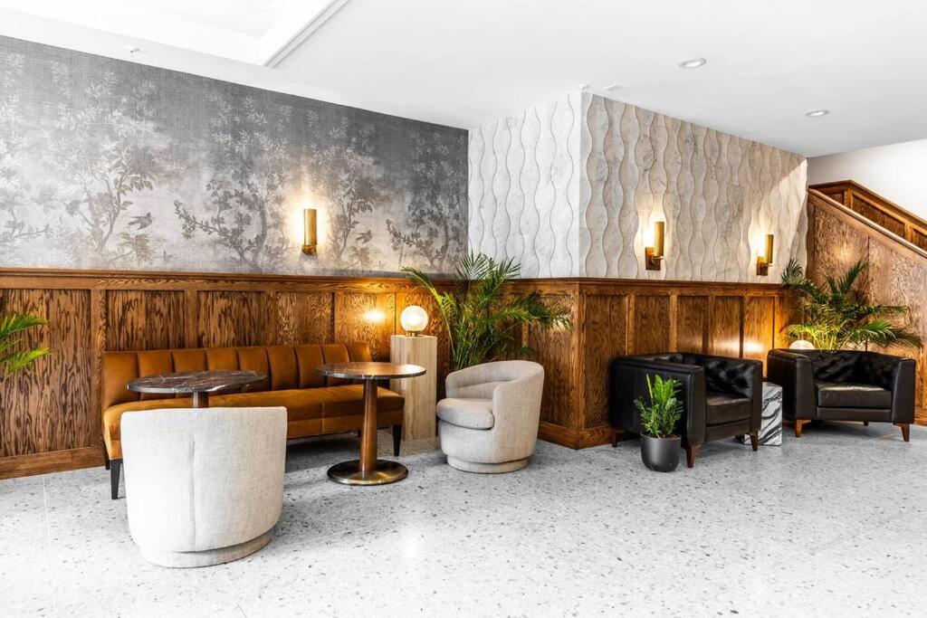 The Phenix, Historic Bldg, King Bed, # 305 Apartment *